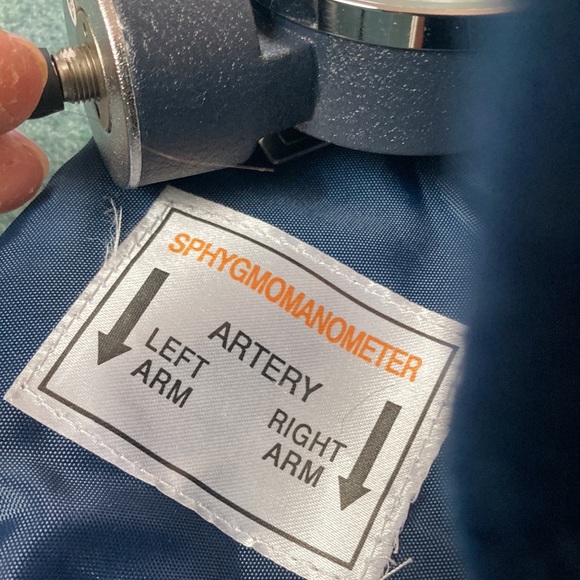 Like New Blood Pressure Cuff & Case - Picture 4 of 7